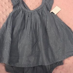 NWT. Baby gap outfit size 6-12 months